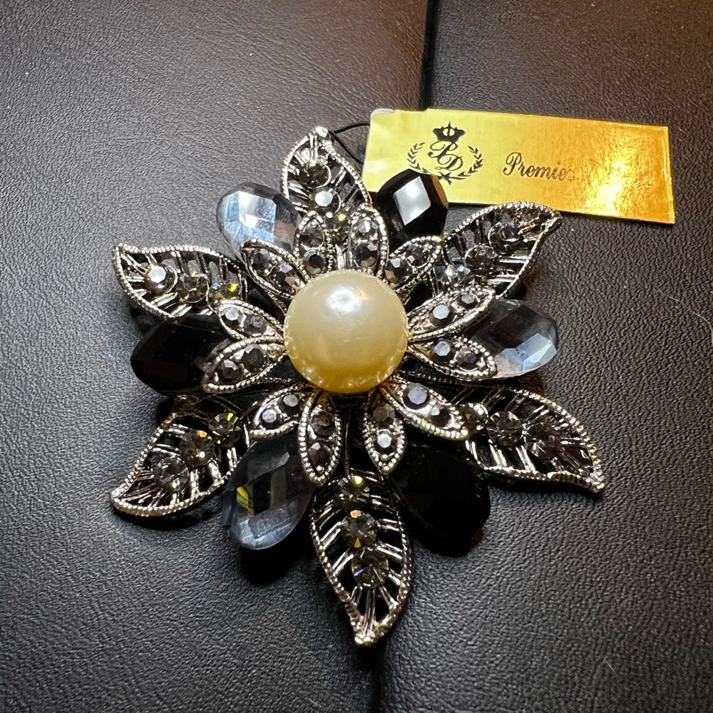 Premier Designs “Pearls Night Out” Broach or Necklace Pendant